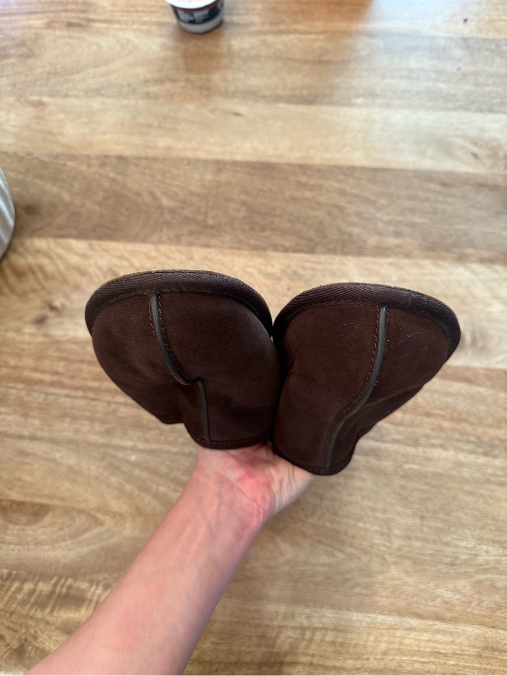 UGG Scuff Slippers Women’s Size 10 Espresso Brown Suede Sheepskin Lined Comfort - Picture 4 of 7